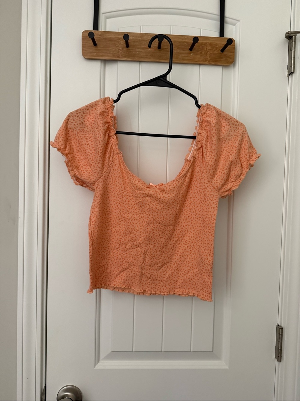 Peasant-Sleeve Crop Top in Peach
